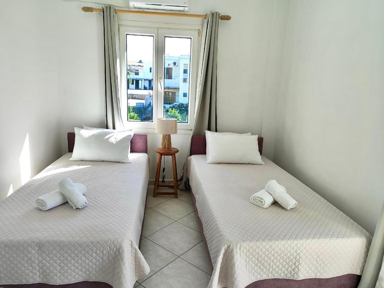 Theasis Apartments 아다마스 외부 사진