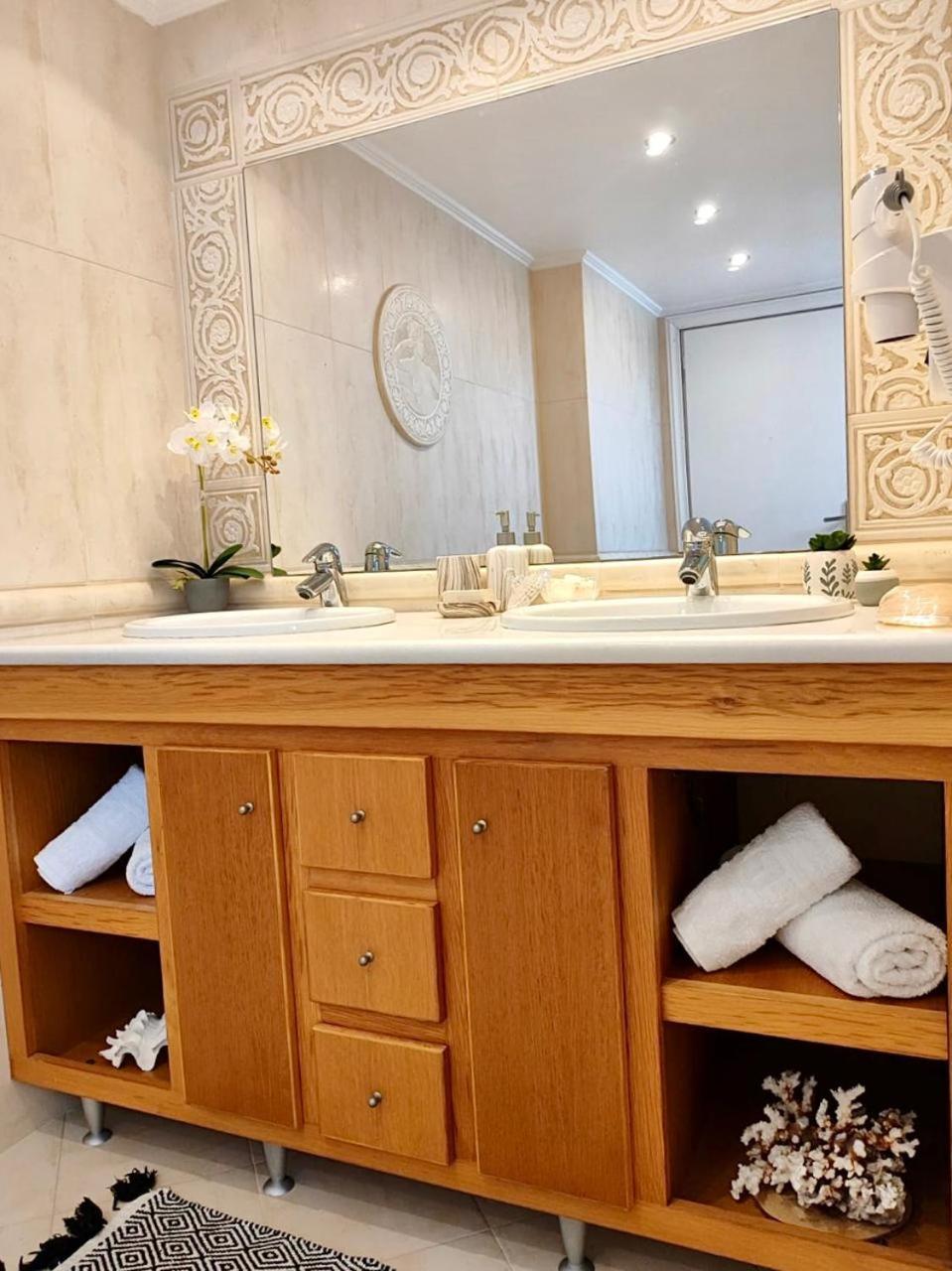 Theasis Apartments 아다마스 외부 사진